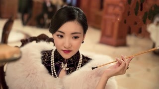 后妈偷听女儿闺房，发现…