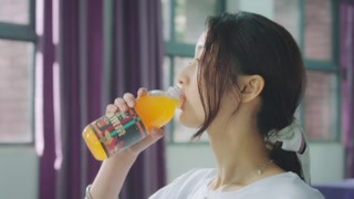 親愛的，我要和別人結婚了：修音響誤喝一瓶水 原來這是一見鐘情