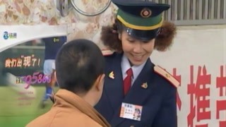 奇葩檢票員堵漏堵出新高度！？