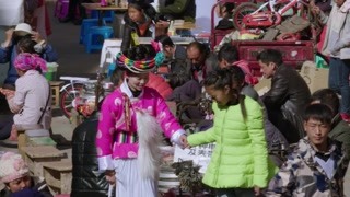 穿在身上的中国：泸沽湖畔神秘的女儿国 摩梭人的特殊成人礼