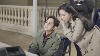 何老师导新戏？曾淇片场冻哭