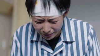 美女陷入悲痛徹底崩潰
