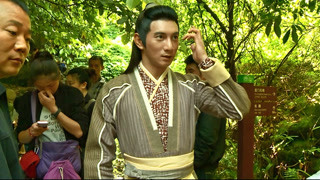 新白發魔女傳 吳奇隆拍戲不忘煙 偷偷藏煙進靴子
