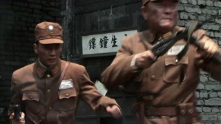 兩軍在街上上演槍戰(zhàn)