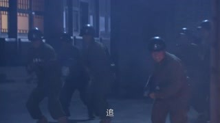 敵人給男人注射嗎啡