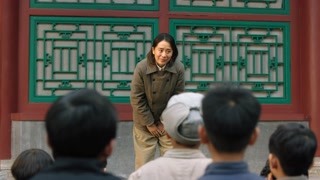 孩子們向保育員道謝