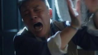 谷嘉誠親自審問犯人