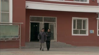 干部携手共建新疆