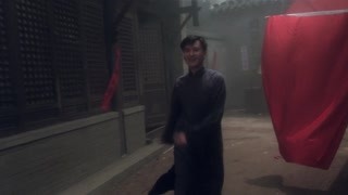中國解放后人們走路都是蹦蹦跳跳著走的