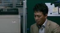 太嚣张!男子竟然闯进警局曝打妻子,警察都拦不住!