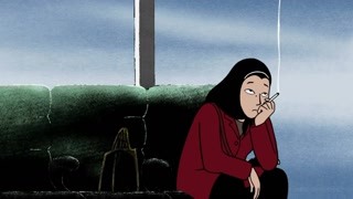 伊朗女子蒙着头纱在机场抽着烟思考人生