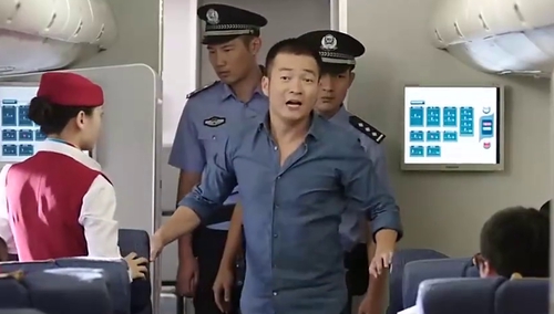 《擦枪走火》片段：喻恩泰为追回倪虹洁拦飞机