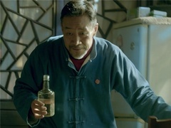 老头喝酒镜头成经典