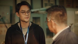 師父讓高飛對文物上色