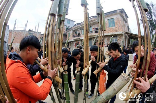 黔桂两省区三县瑶族同胞“打同年”(组图)(2) 第2页