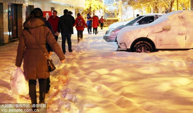 乌鲁木齐遭遇暴雪 气象台发布暴雪黄色预警信号(3) 第3页