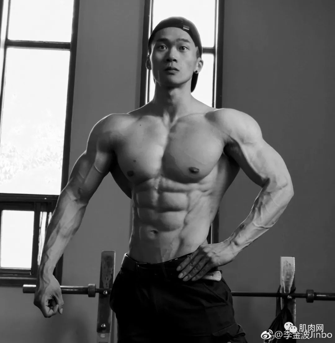 肌肉网 肌肉男锻炼内裤凸起视频_肌肉大菊花