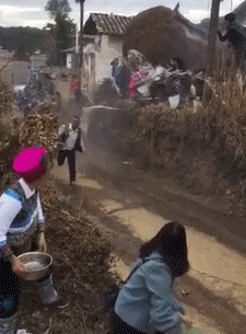 这个泼水节,真的有点过分了啊!_狠搞笑_笑话_热门笑话