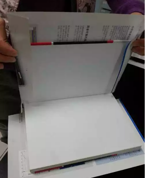 如何利用废旧纸张包书皮