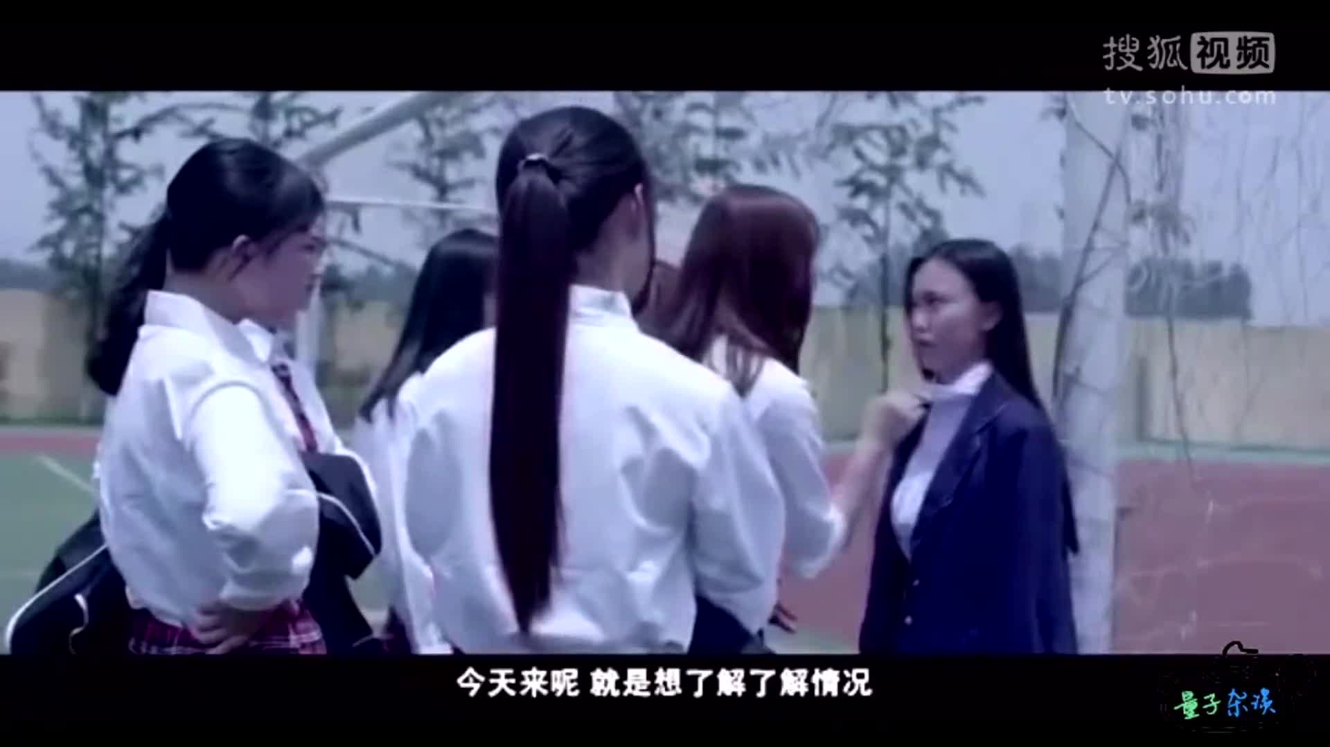 假若你在碰到小混混在学校里欺负女生，你会如何处理？