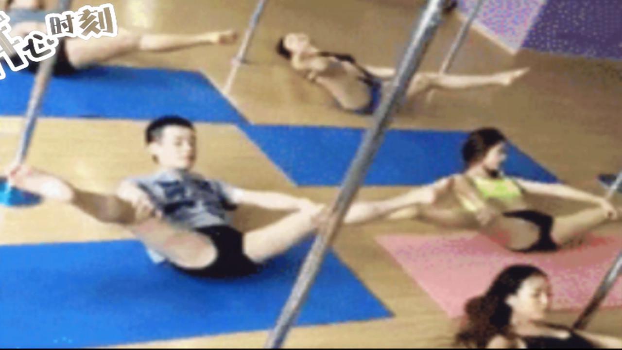 骚年为了混进女神圈，你也是蛮拼的！【DouDou开心时刻15期】