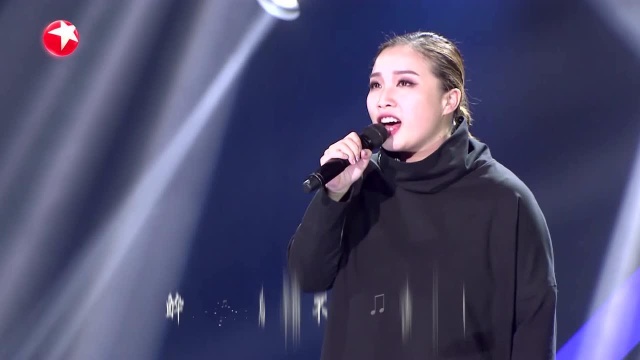 金伟带上儿子金呈献给小粉丝，一首《成都》超温柔