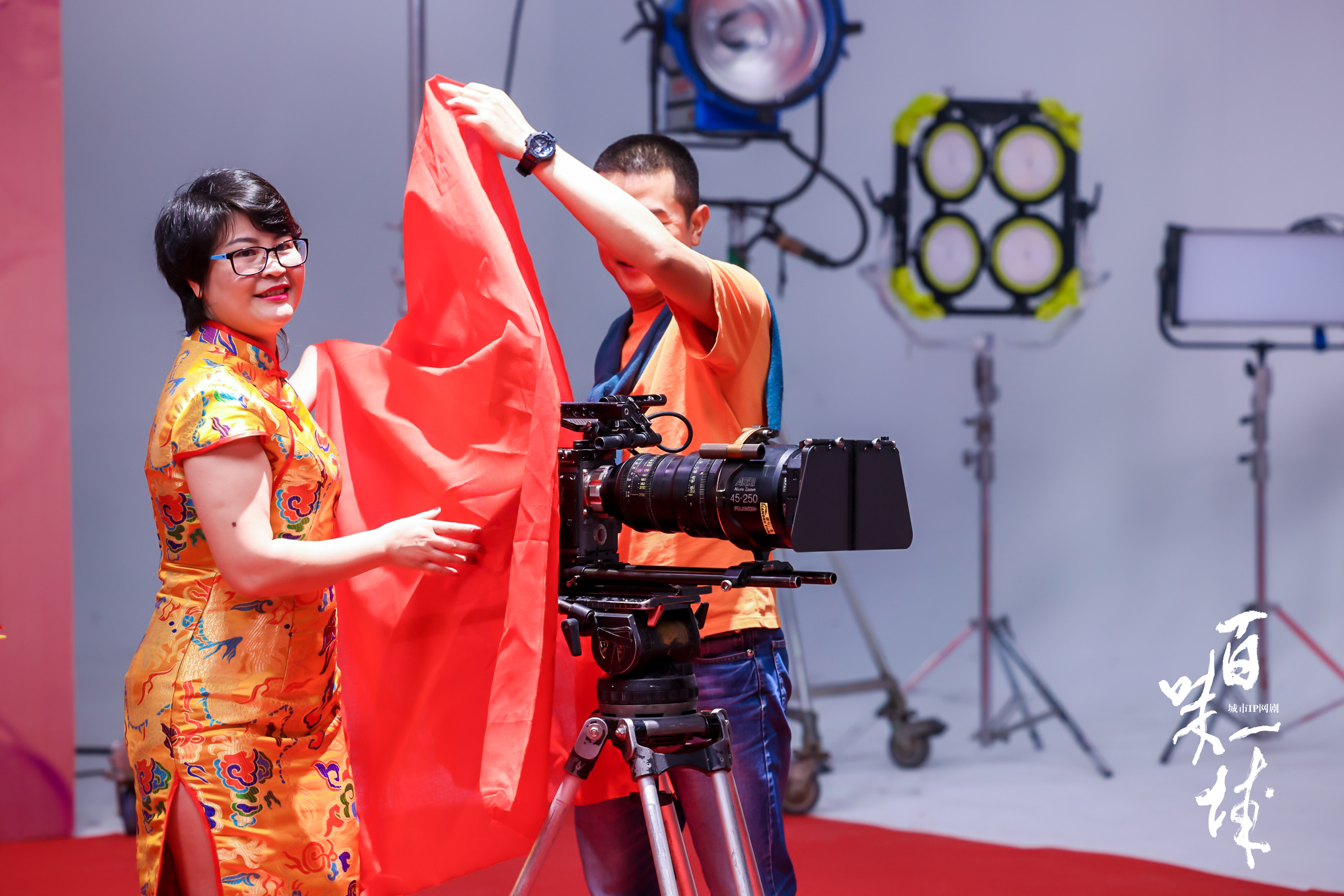 百集系列城市IP网剧《百味一城》在重庆开机，用真实演绎“退步人生”