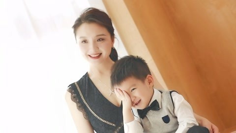 孙茜甜蜜约会阳光小正太