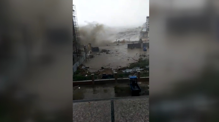 第8号台风玛莉亚 狂风暴雨巨浪来袭