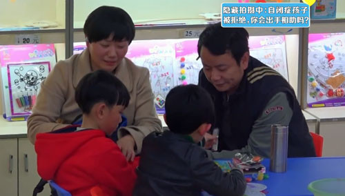 自闭儿被歧视 大叔阻止获赞