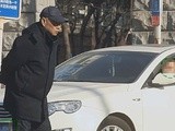 火爆司機斑馬線上怒斥行人