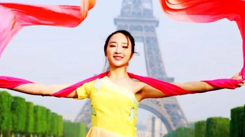 《我和我的祖国》庆祝新中国成立70周年！巴黎华星艺术团献礼
