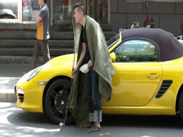 超逗！二貨爆笑撿錢經(jīng)歷