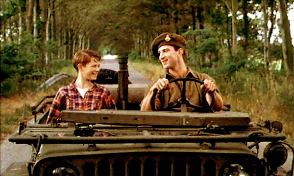 《军官与男孩》-高清电影