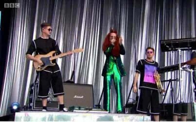 [图]【Jess Glynne 】-2016 Glastonbury 格拉斯顿伯里音乐节全场