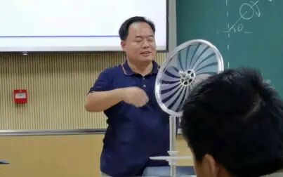 [图]这才是我想上的大学物理课【进动演示】