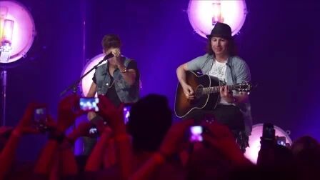 [图]Justin Bieber - All Around The World (Acoustic) (Live)