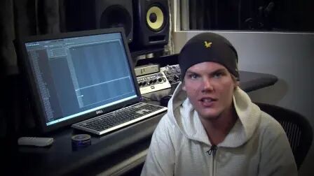 [图]Avicii in the studio - The Making of Dancing In My Head