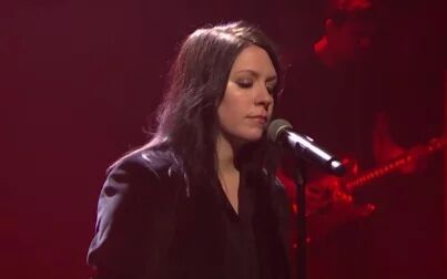 [图]K.Flay - Blood In The Cut (Live On Seth Meyers)