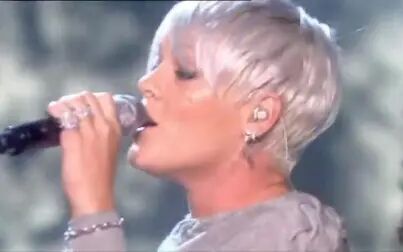 [图]【那又怎样】P!nk - So What (Live 2008.10.12 For One Night Only)