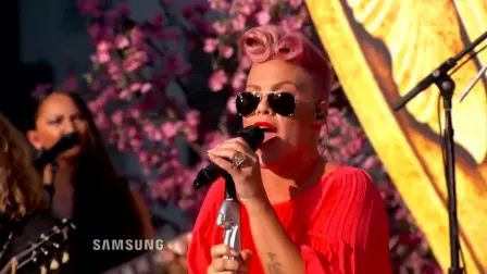 [图]【白兔子】P!nk - White Rabbit (Live at Jimmy Kimmel) 2016