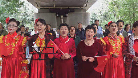 [图]北京上百人大合唱《今天是你的生日》祝福祖国华诞,振奋人心!