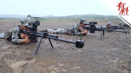 [图]...子弹咆哮而出。此次考核对多种类型射击课目进行专攻精练,有效提...