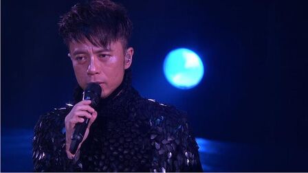 [图]李克勤演唱会一首《月半小夜曲》唱功是零瑕疵的唱将,百听不腻