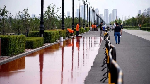  哈尔滨风景最美的塑胶跑道铺设中~~环保无毒！慢跑健走约起来~