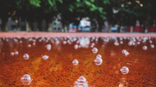  塑胶跑道该如何面对夏季高温多雨的天气？