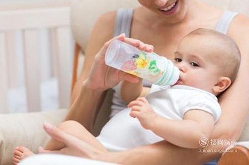 新生儿不吸奶瓶怎么办？
