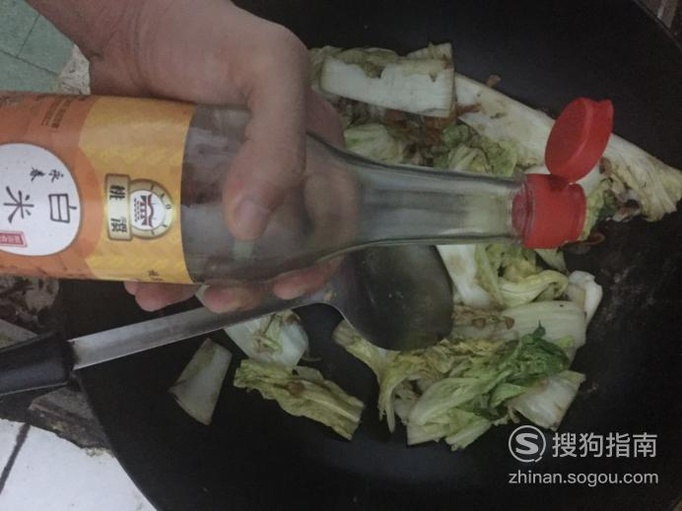 在家如何做酸辣白菜？