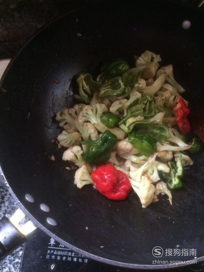 怎么做花菜炒青椒才好吃？