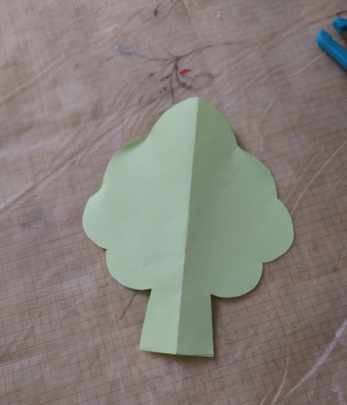 儿童手工剪纸贴画小树